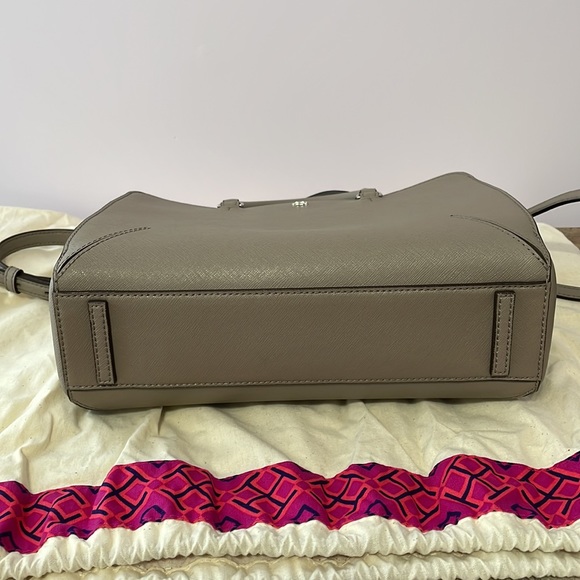 Tory Burch grey saffiano leather small crossbody bag - Picture 9 of 10